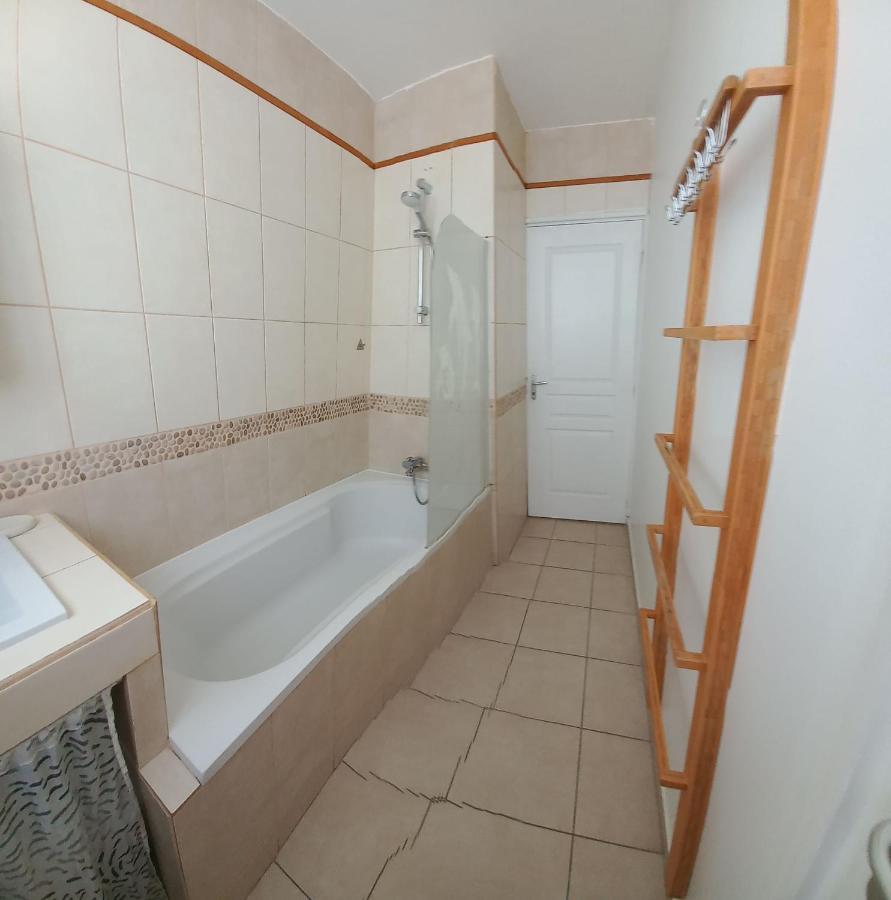 L'Hippocampe: Beachside Retreat with King-Size Comfort La Seyne-sur-Mer Exterior photo