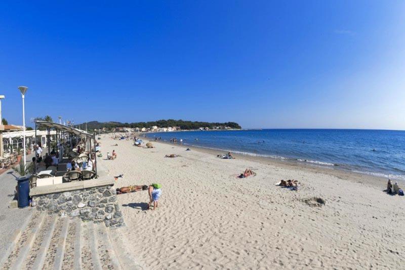 L'Hippocampe: Beachside Retreat with King-Size Comfort La Seyne-sur-Mer Exterior photo